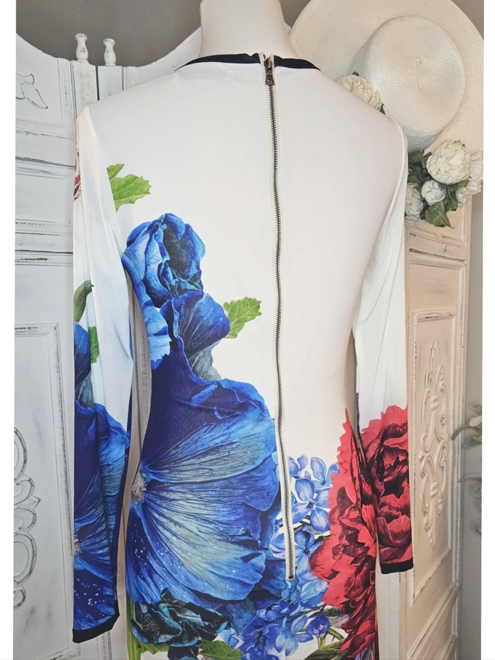 Alice + Olivia Delora Bold Blooms Floral Long Sleeve Maxi Dress - Picture 8 of 13